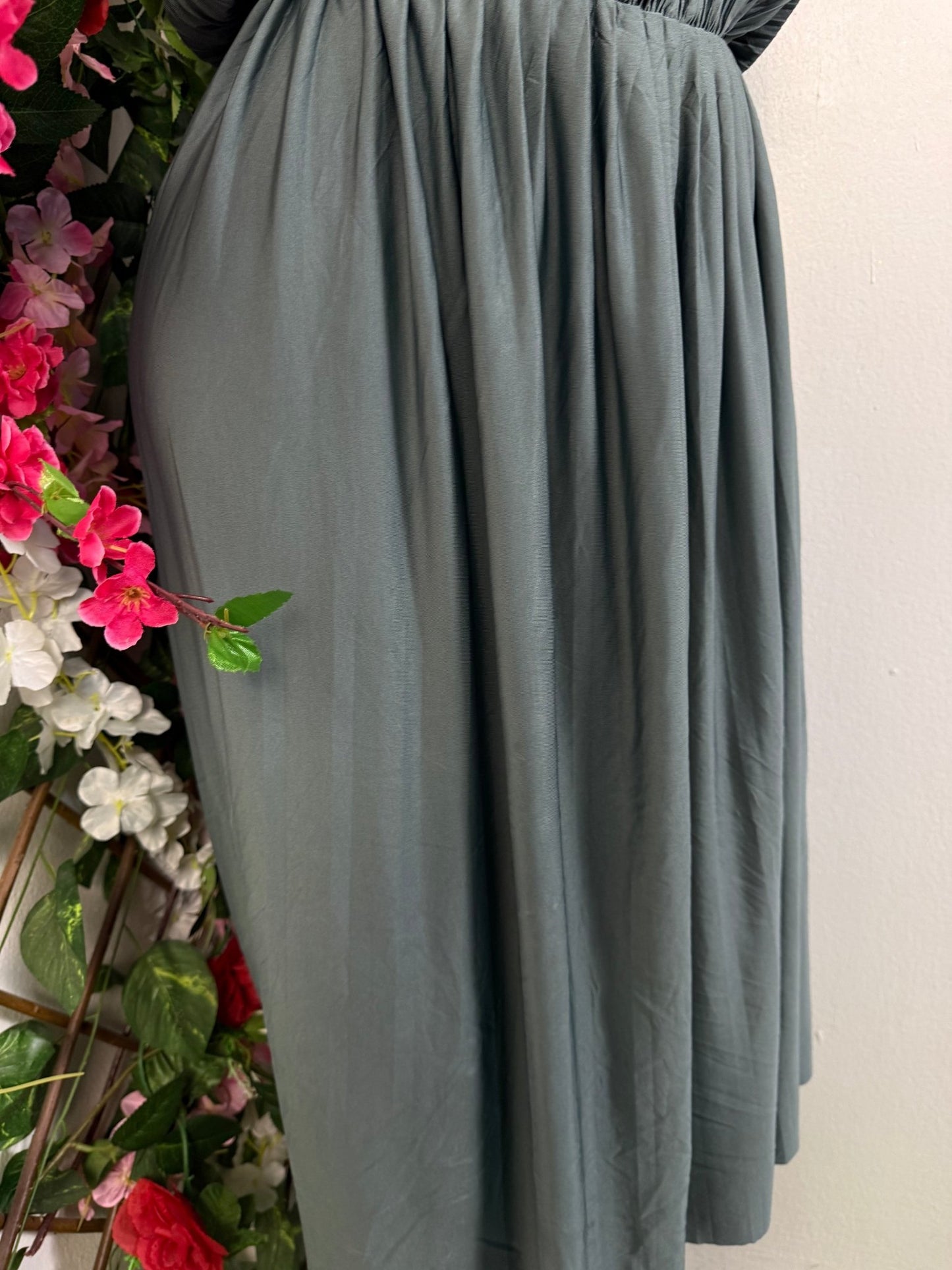Robe mi longue sans manche colle rond - Perluna Store - kinshasa