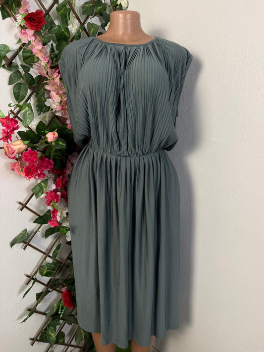 Robe mi longue sans manche colle rond - Perluna Store - kinshasa