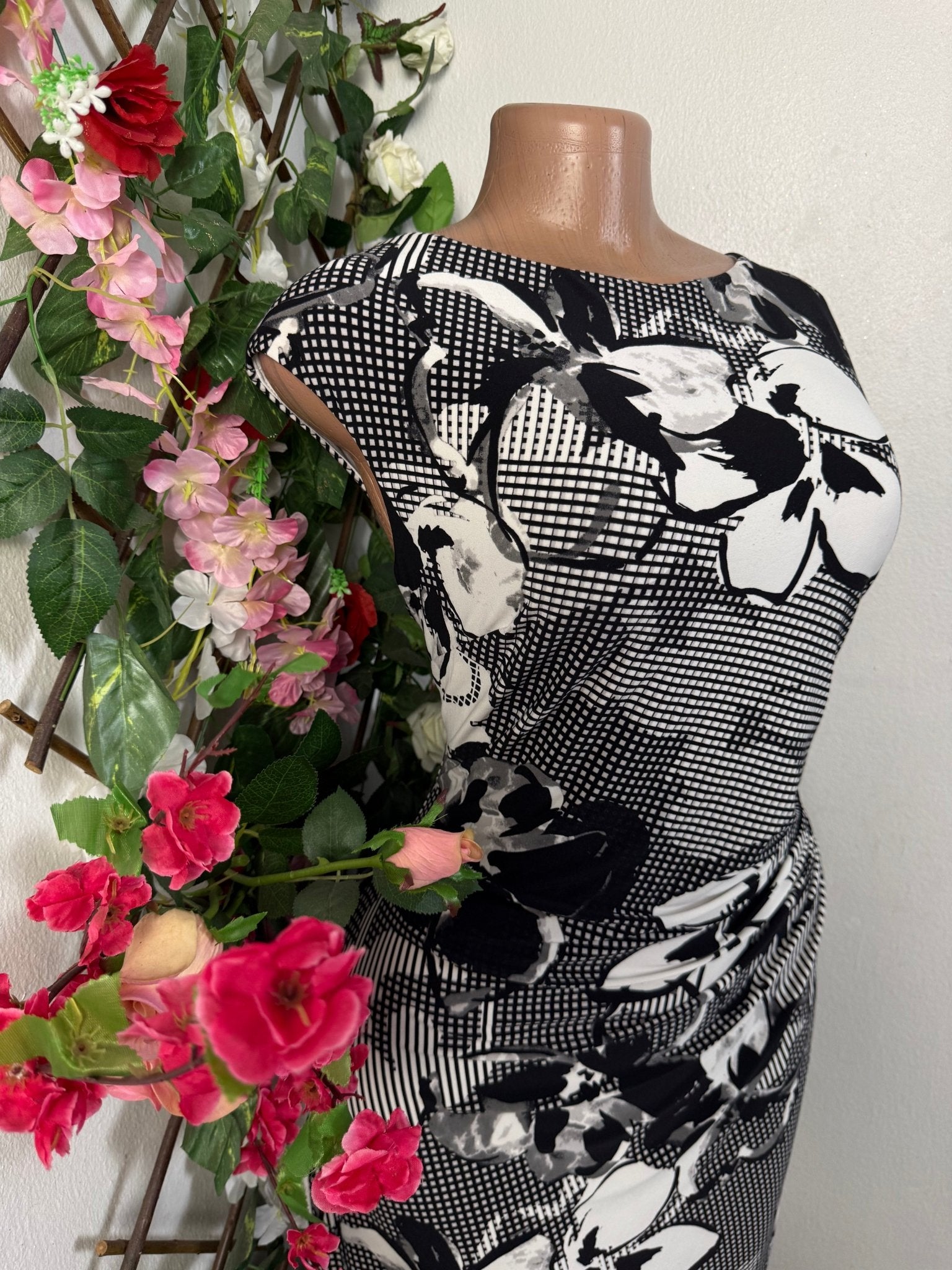 Robe mi longue sans manche fleurie  - Perluna Store - kinshasa