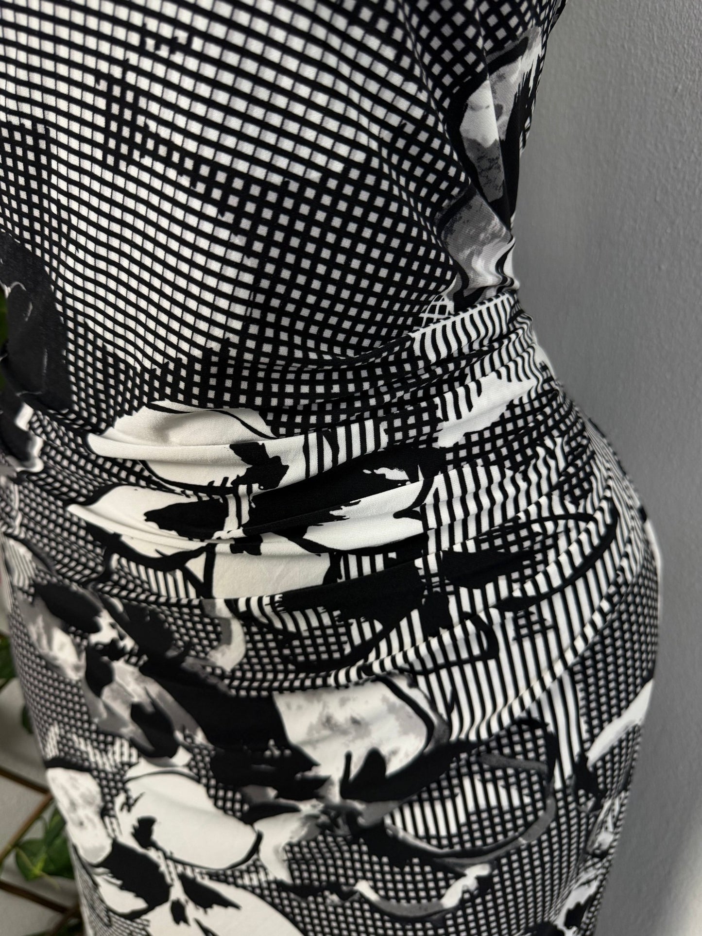 Robe mi longue sans manche fleurie  - Perluna Store - kinshasa