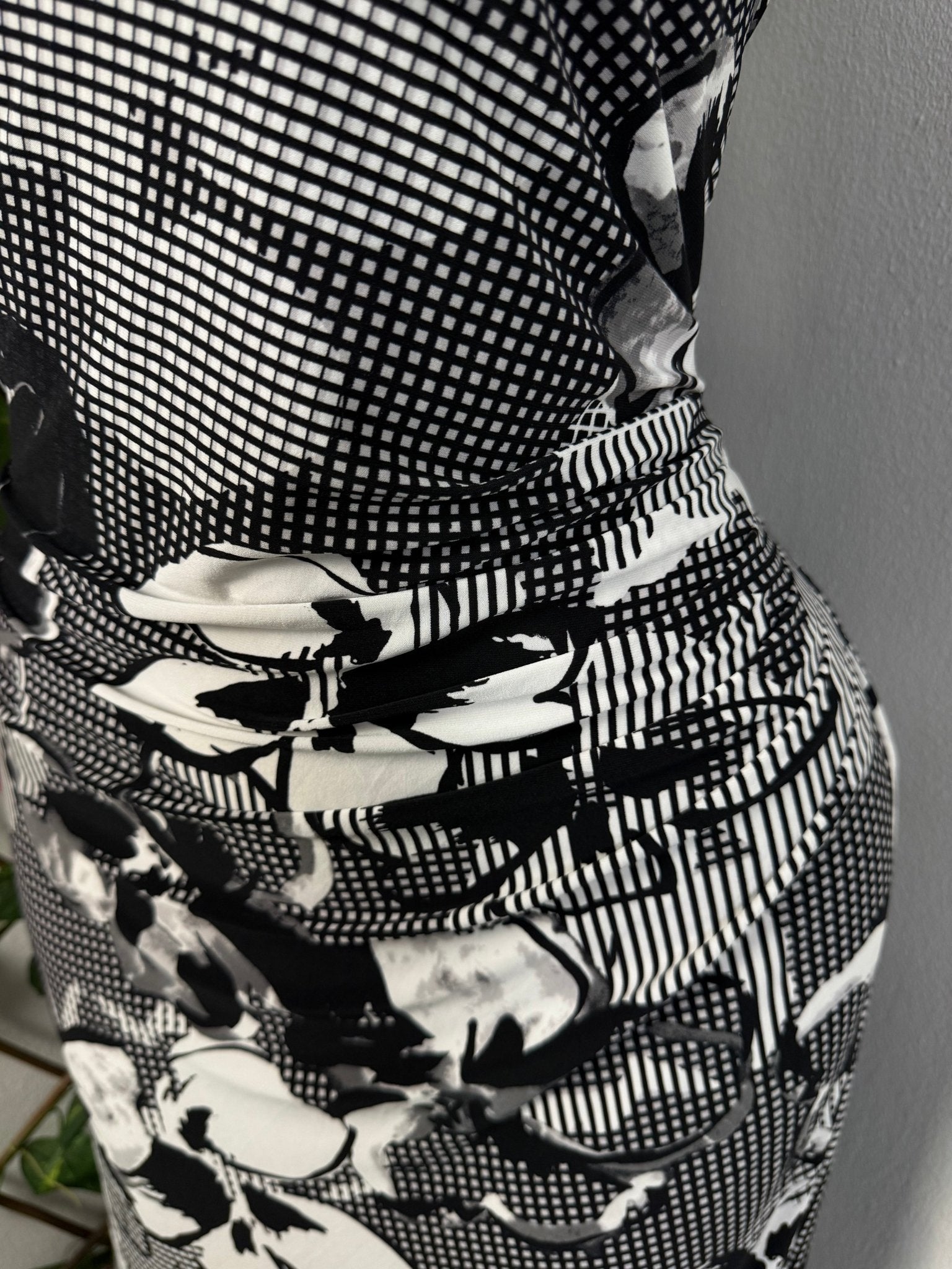 Robe mi longue sans manche fleurie  - Perluna Store - kinshasa