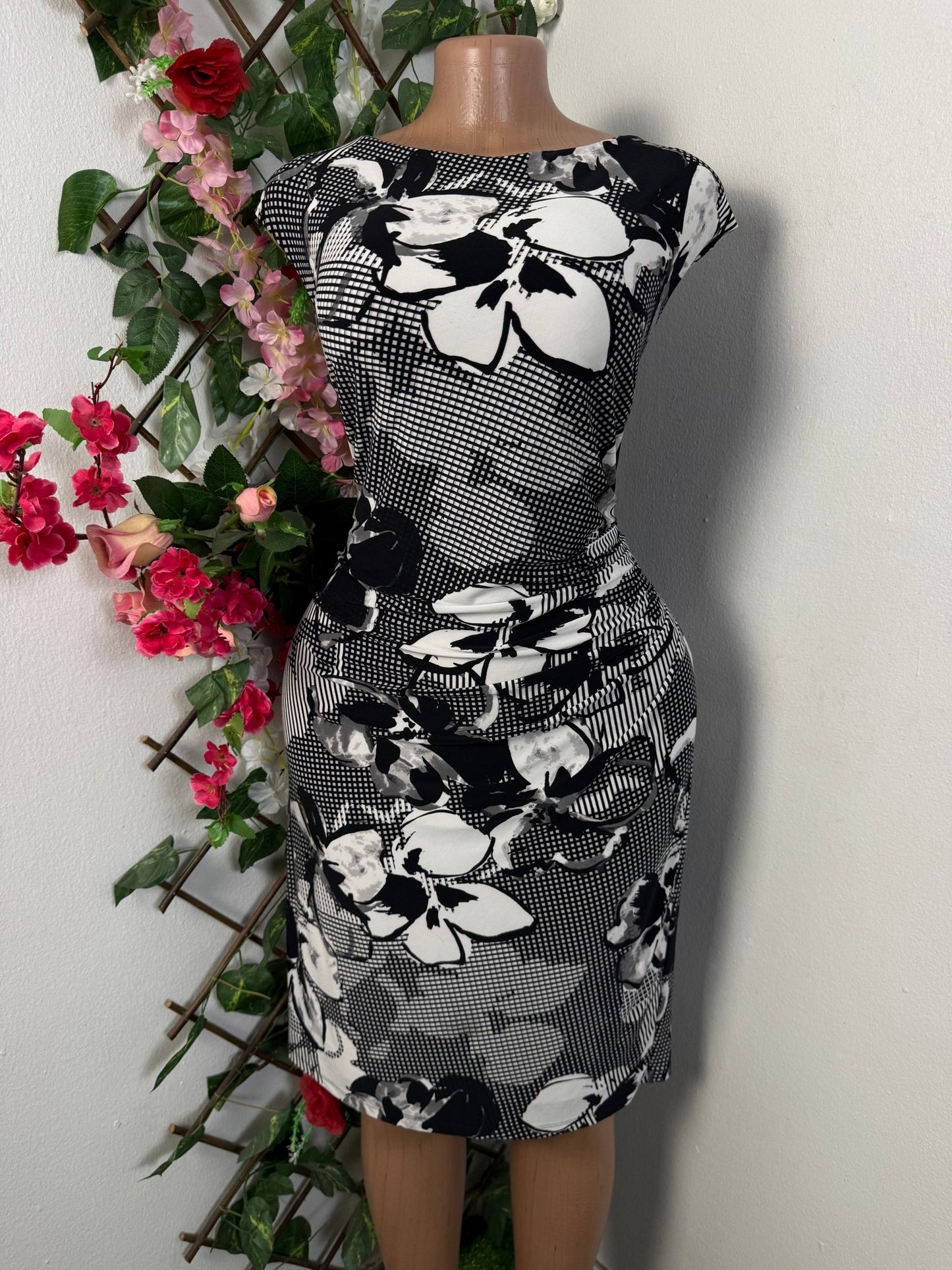 Robe mi longue sans manche fleurie  - Perluna Store - kinshasa