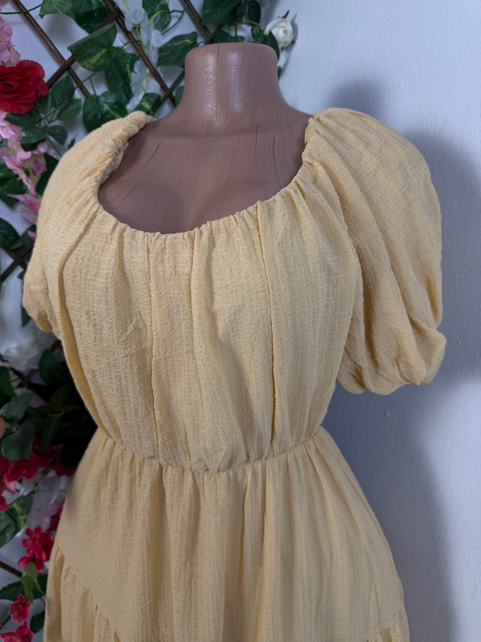 Robe mi longue volant courte manche - Perluna Store - kinshasa