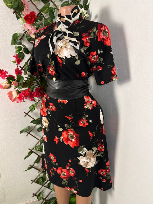 Robe midi noire avec des imprimé florale et courte manche - Perluna Store - kinshasa