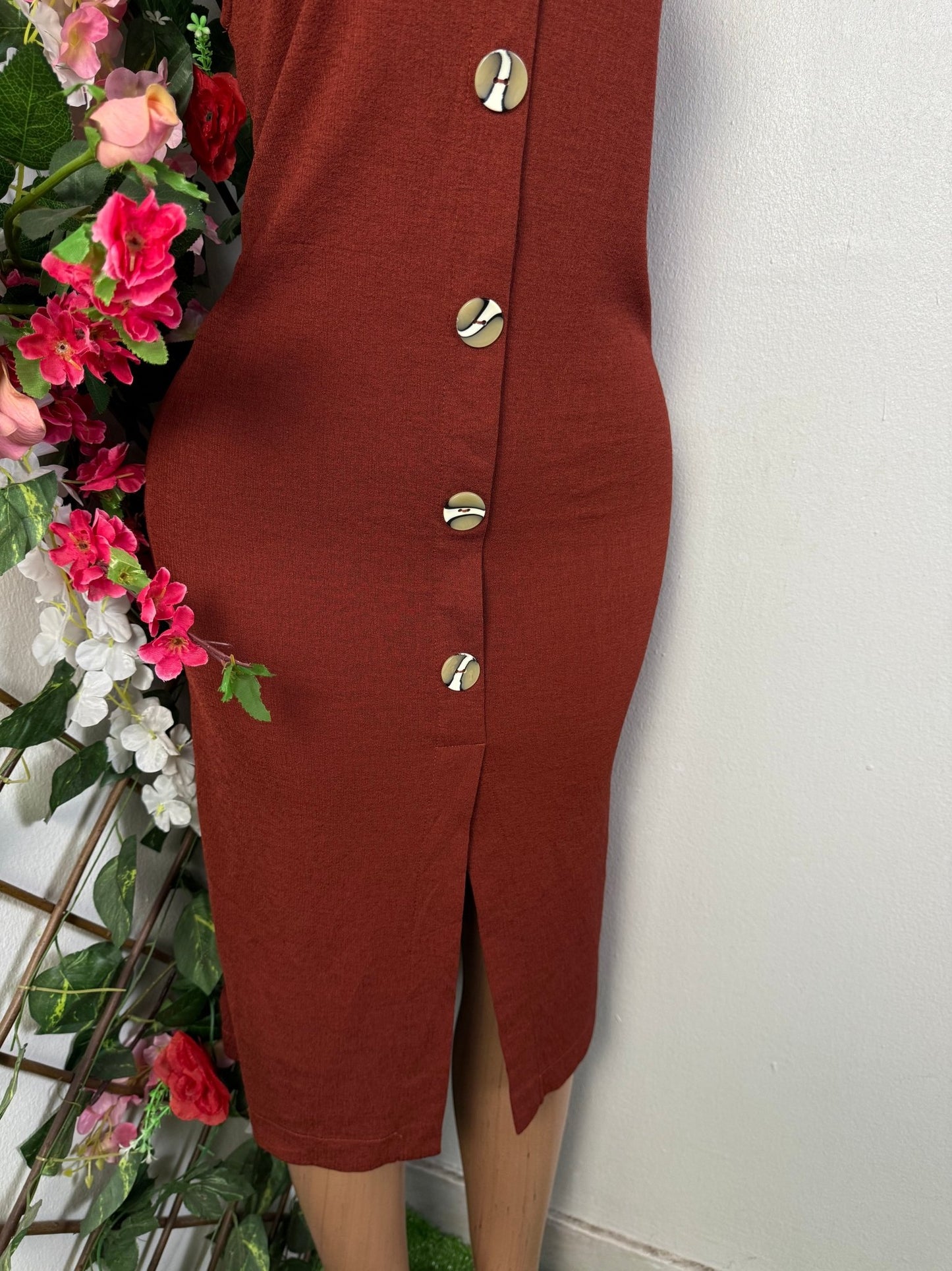 Robe moulante à bouton  - Perluna Store - kinshasa