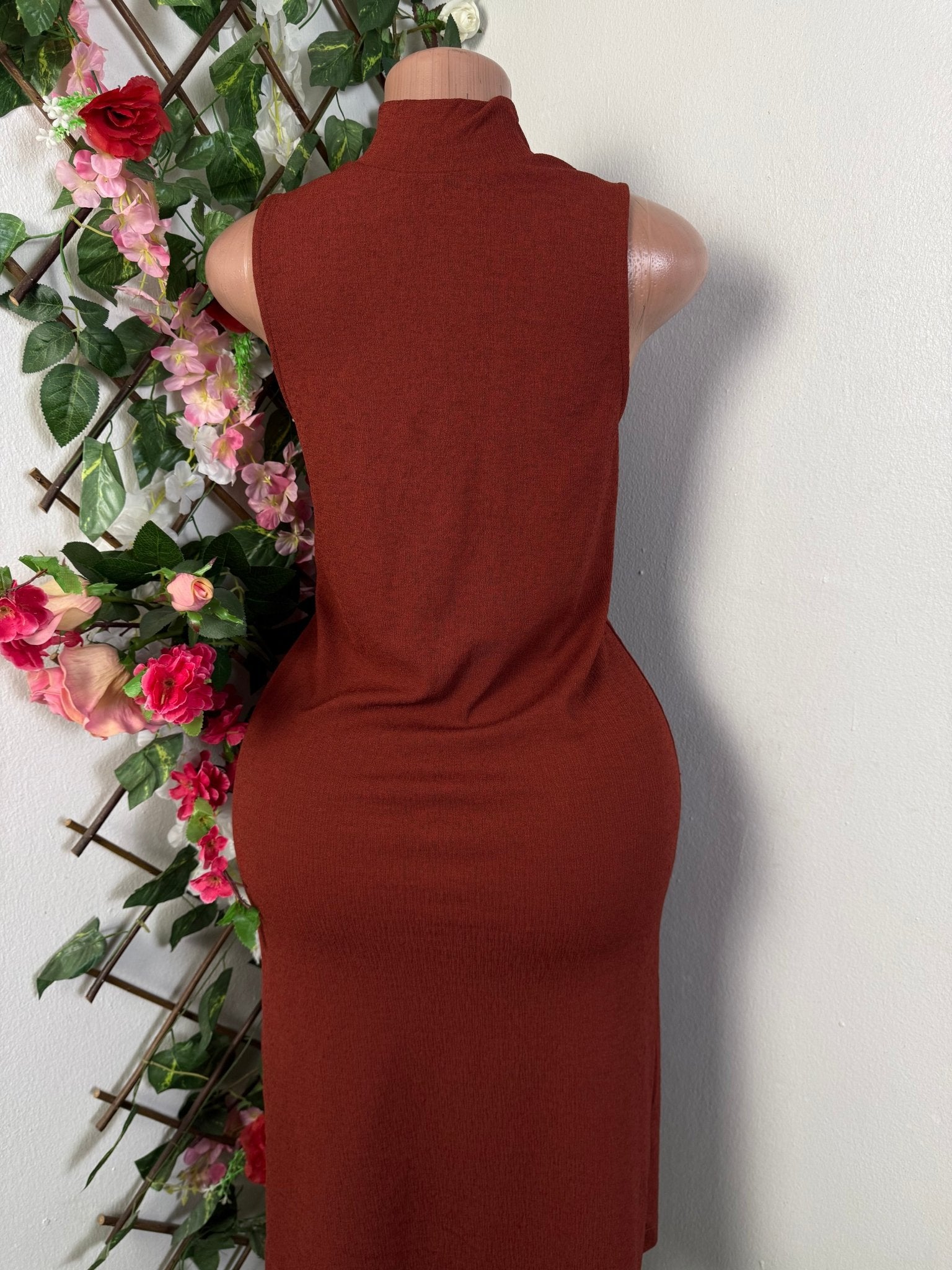 Robe moulante à bouton  - Perluna Store - kinshasa