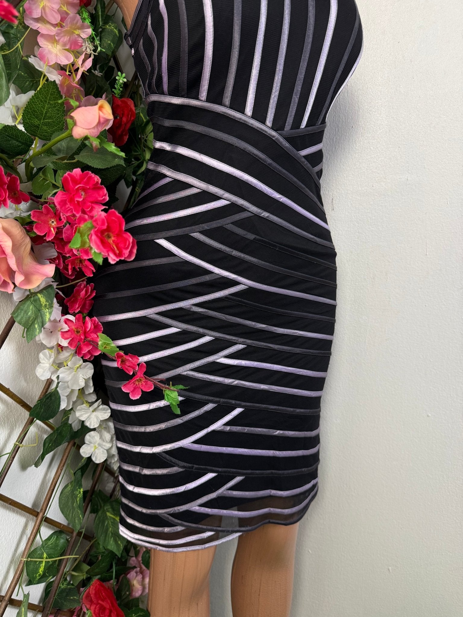 Robe moulante à bretelle avec raillure - Perluna Store - kinshasa