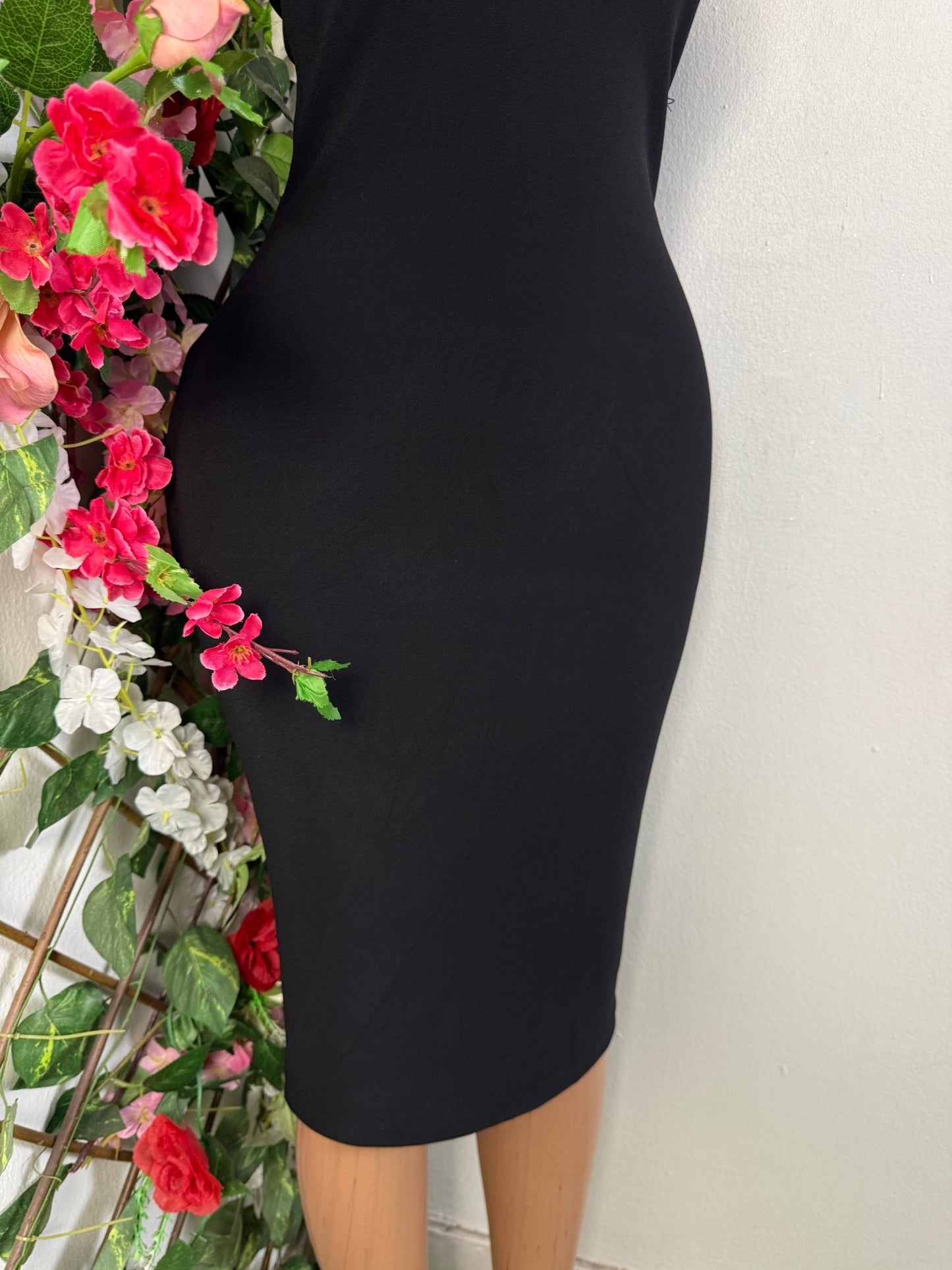 Robe moulante à bretelle  - Perluna Store - kinshasa
