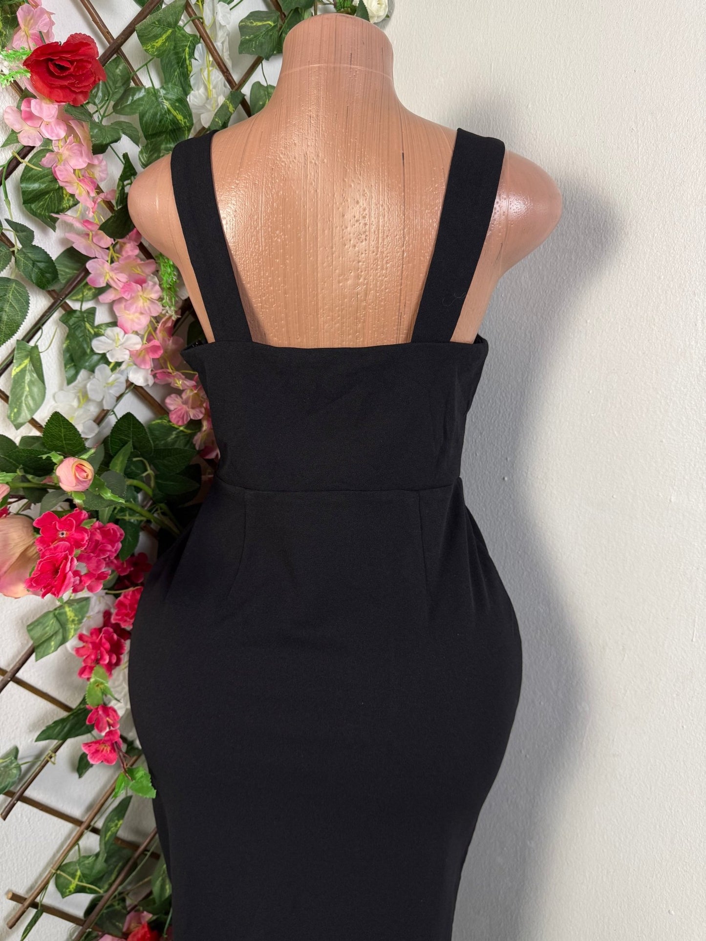 Robe moulante à fente à bretelle  - Perluna Store - kinshasa