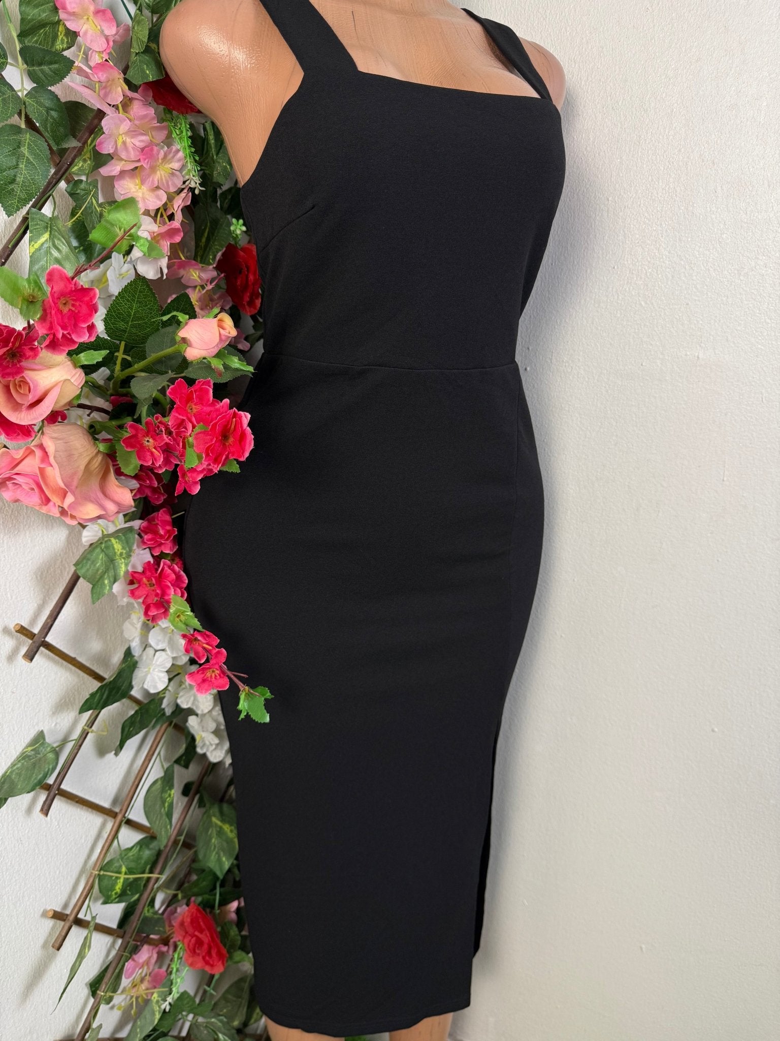 Robe moulante à fente à bretelle  - Perluna Store - kinshasa