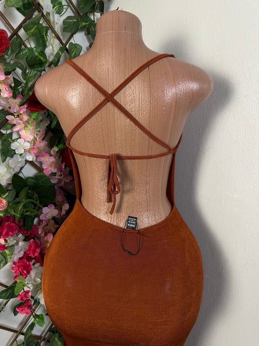 Robe moulante à fine bretelle  - Perluna Store - kinshasa
