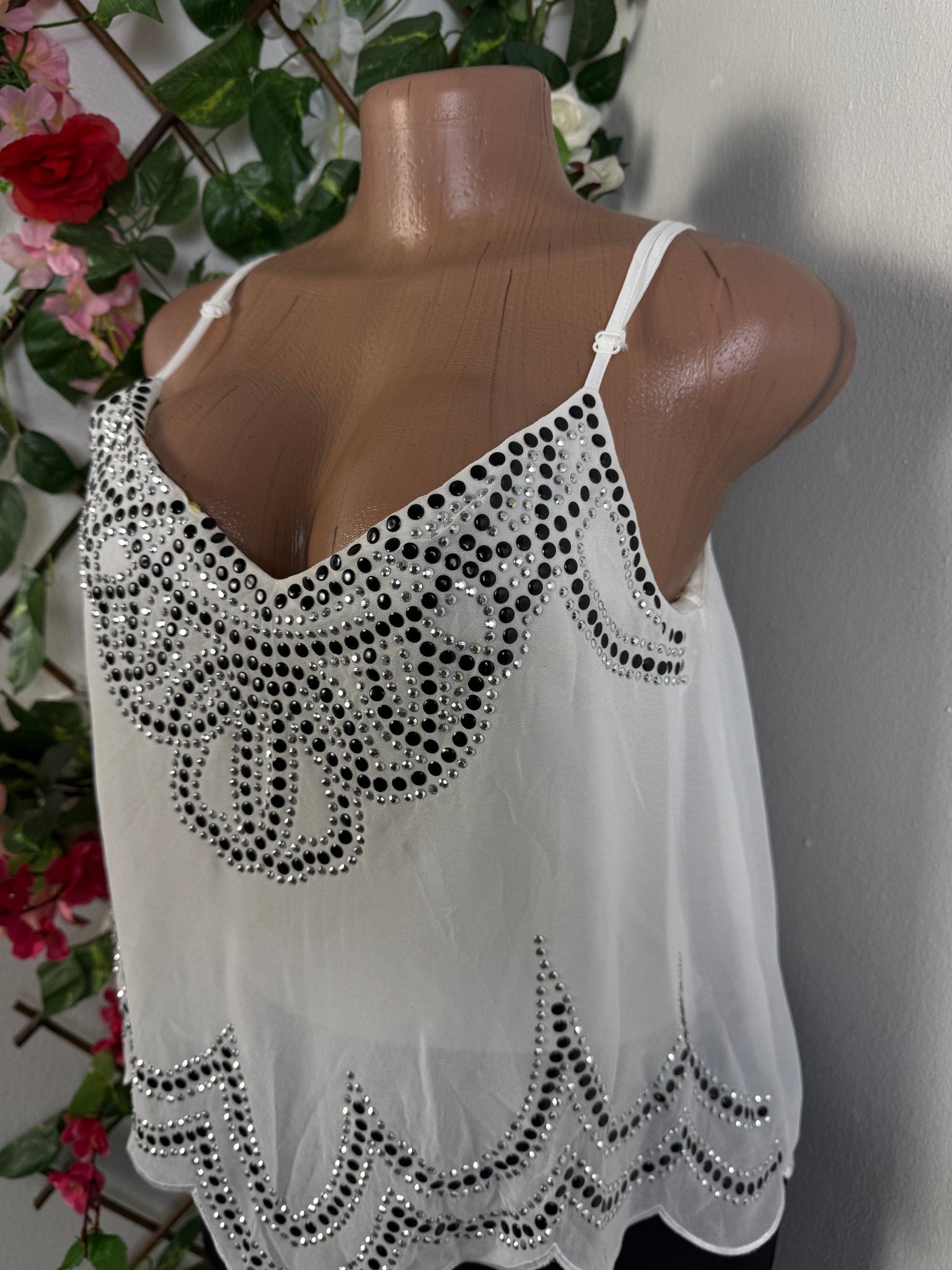 Robe moulante à fine bretelle  - Perluna Store - kinshasa