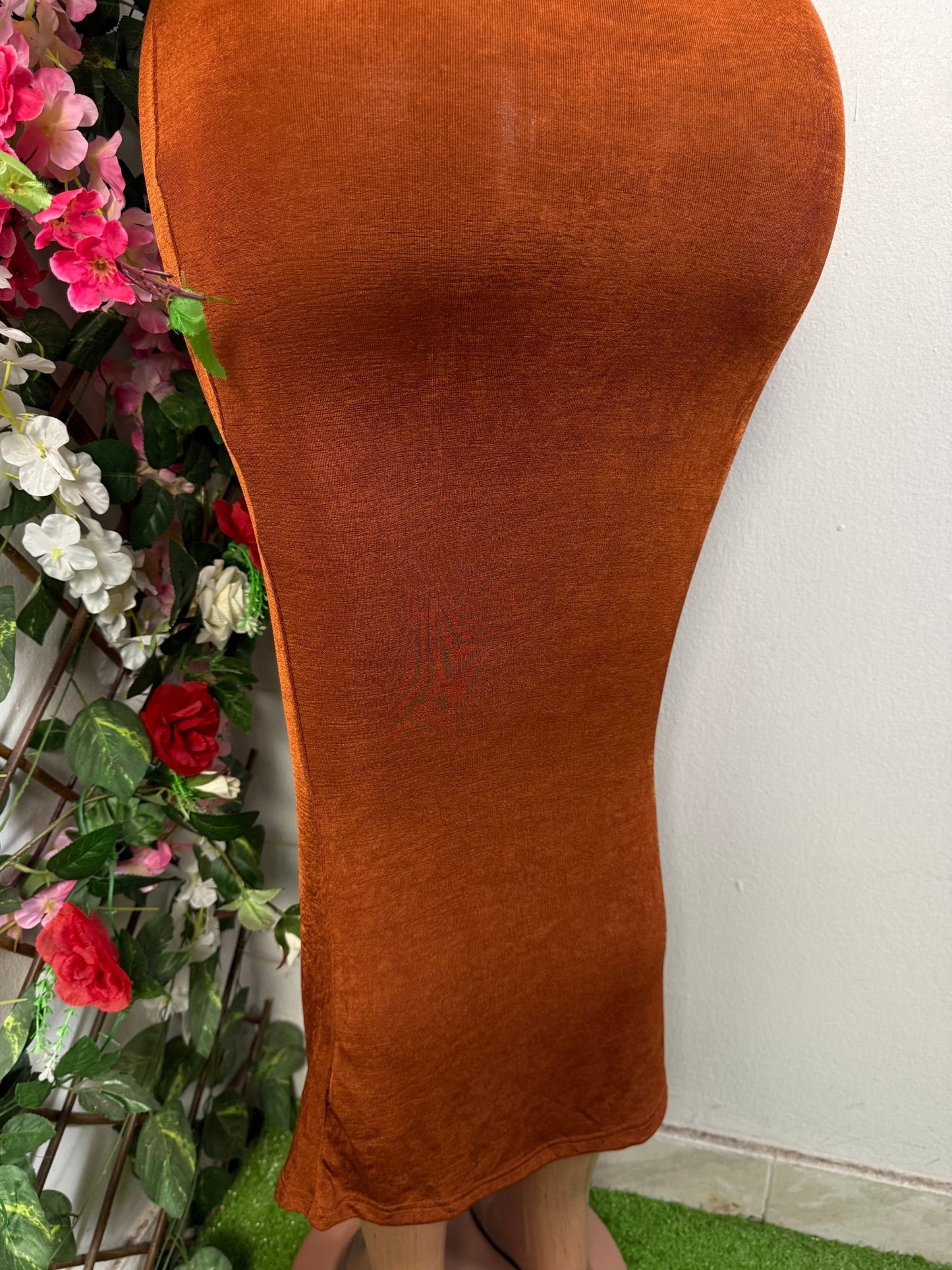 Robe moulante à fine bretelle  - Perluna Store - kinshasa