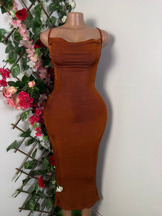 Robe moulante à fine bretelle  - Perluna Store - kinshasa