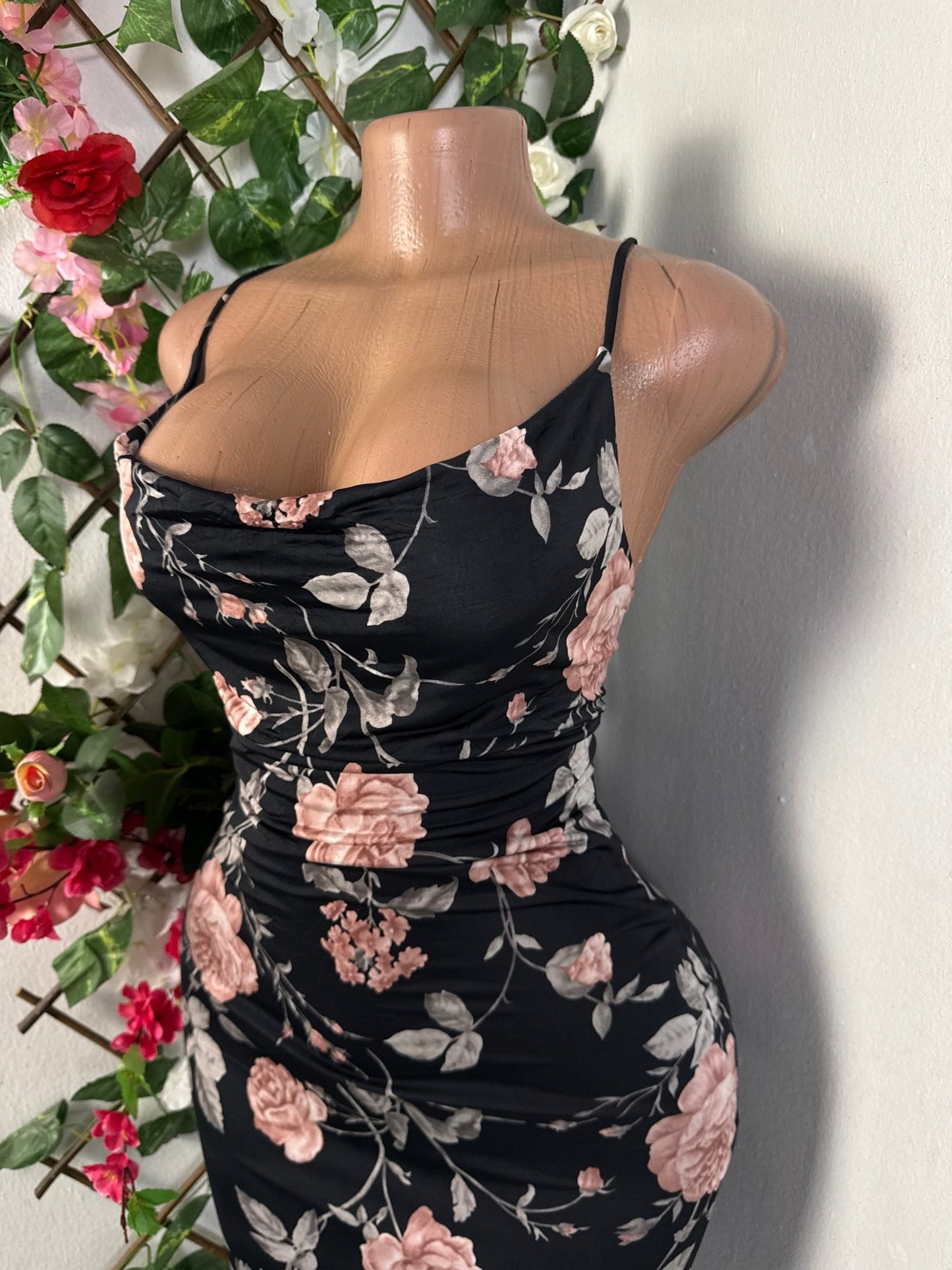 Robe moulante à fine bretelle - Perluna Store - kinshasa