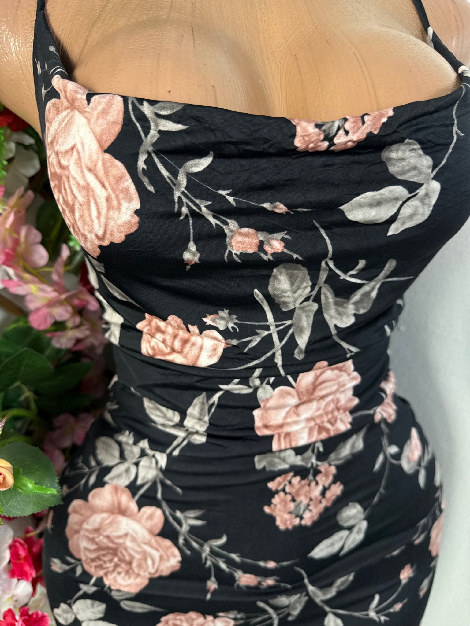 Robe moulante à fine bretelle - Perluna Store - kinshasa