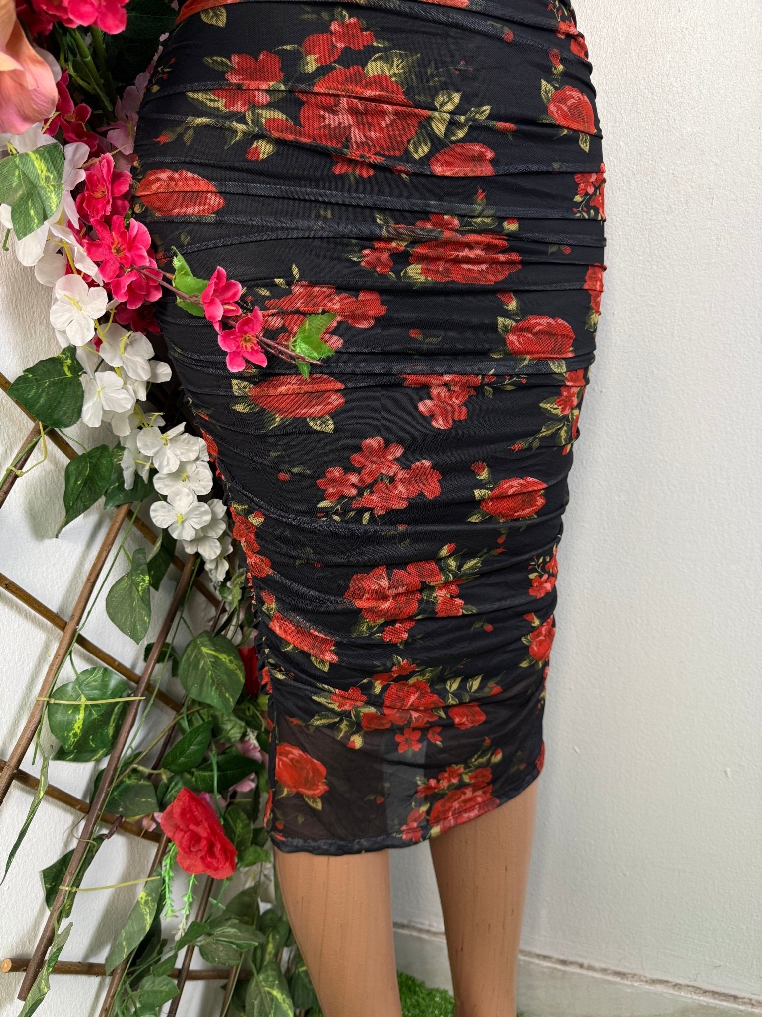Robe moulante à fine bretelles fleurie - Perluna Store - kinshasa