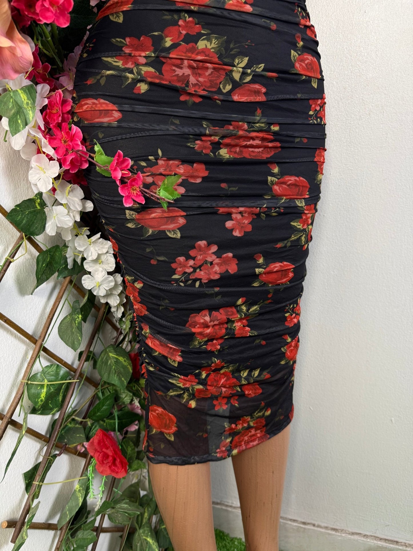 Robe moulante à fine bretelles fleurie - Perluna Store - kinshasa