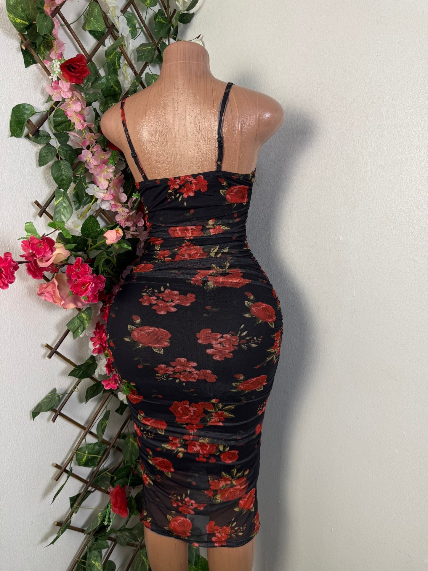Robe moulante à fine bretelles fleurie - Perluna Store - kinshasa