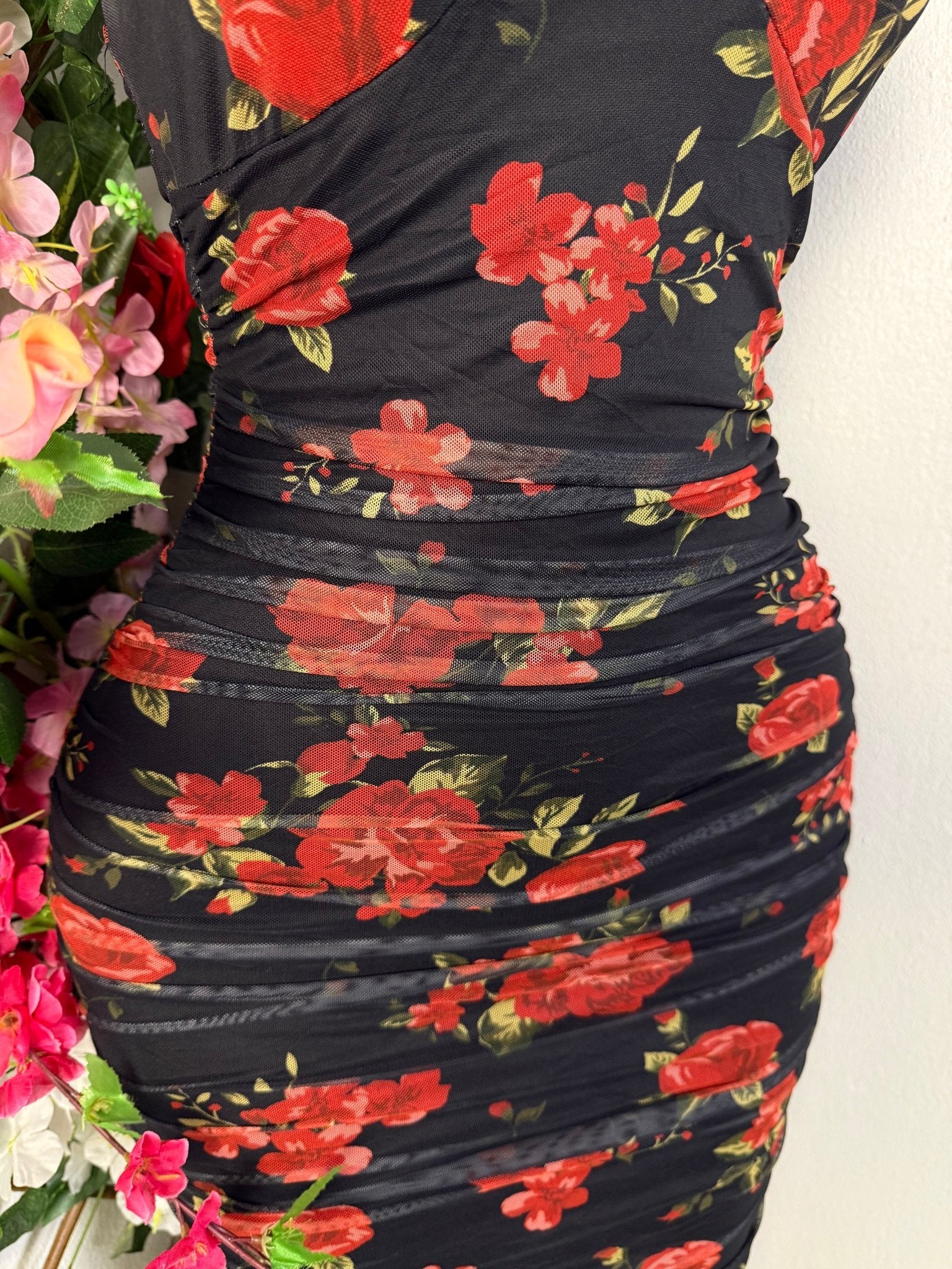 Robe moulante à fine bretelles fleurie - Perluna Store - kinshasa