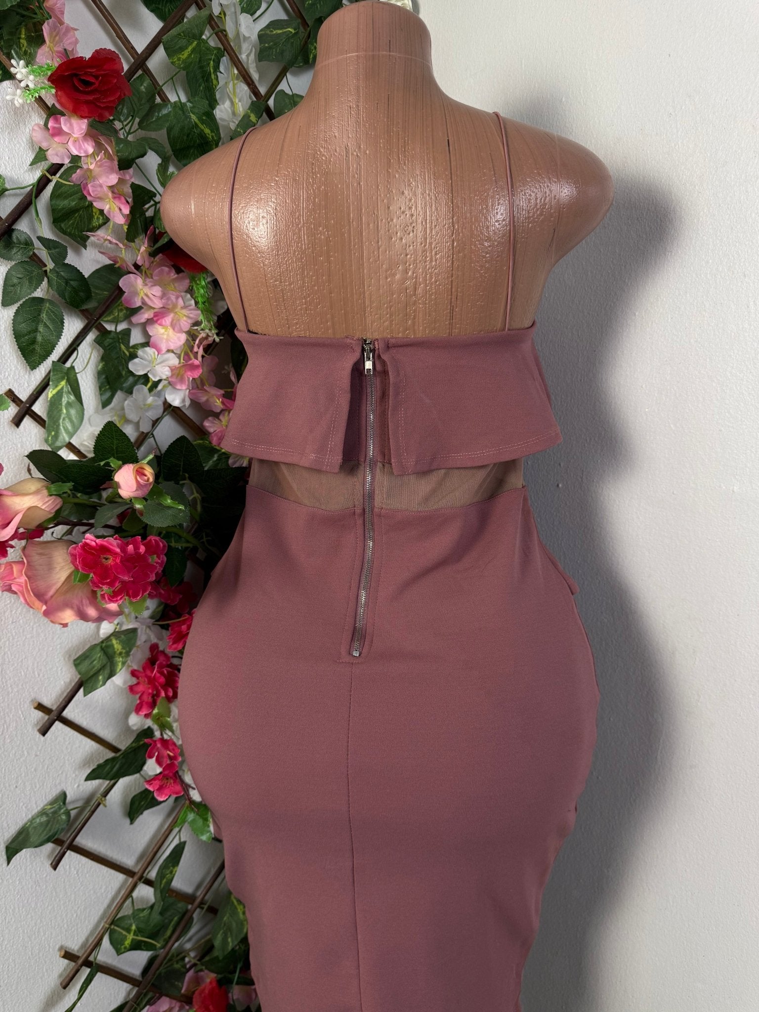 Robe moulante à fine bretelles  - Perluna Store - kinshasa
