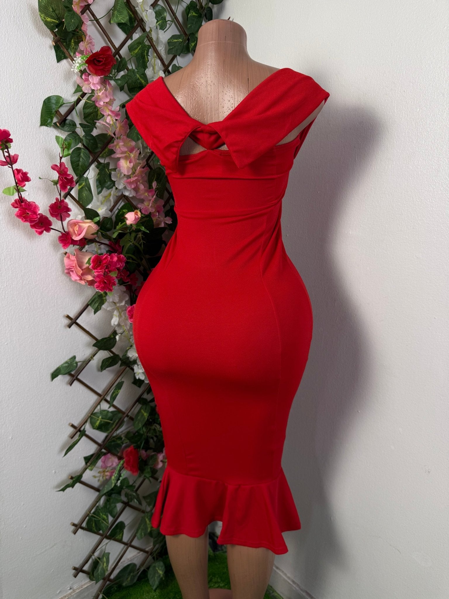 Robe moulante a ourlet décolleté bateau - Perluna Store - kinshasa