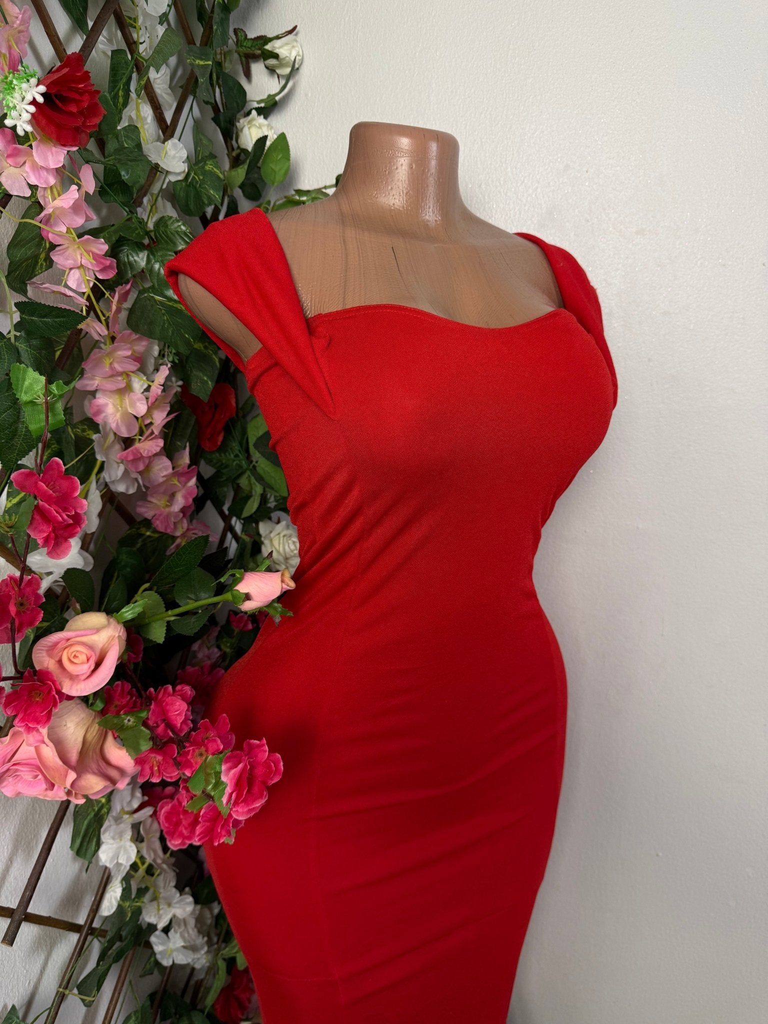 Robe moulante a ourlet décolleté bateau - Perluna Store - kinshasa