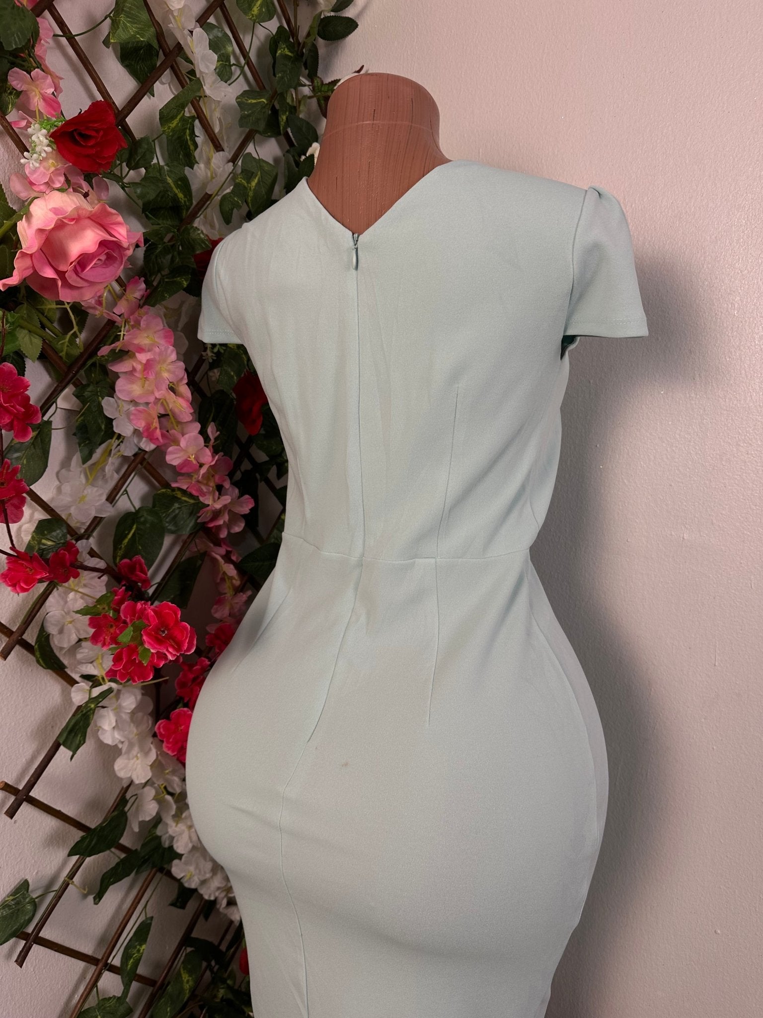 Robe moulante à ourlet manche courte colle rond - Perluna Store - kinshasa