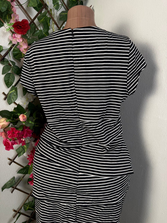 Robe moulante à raillure colle carré  - Perluna Store - kinshasa