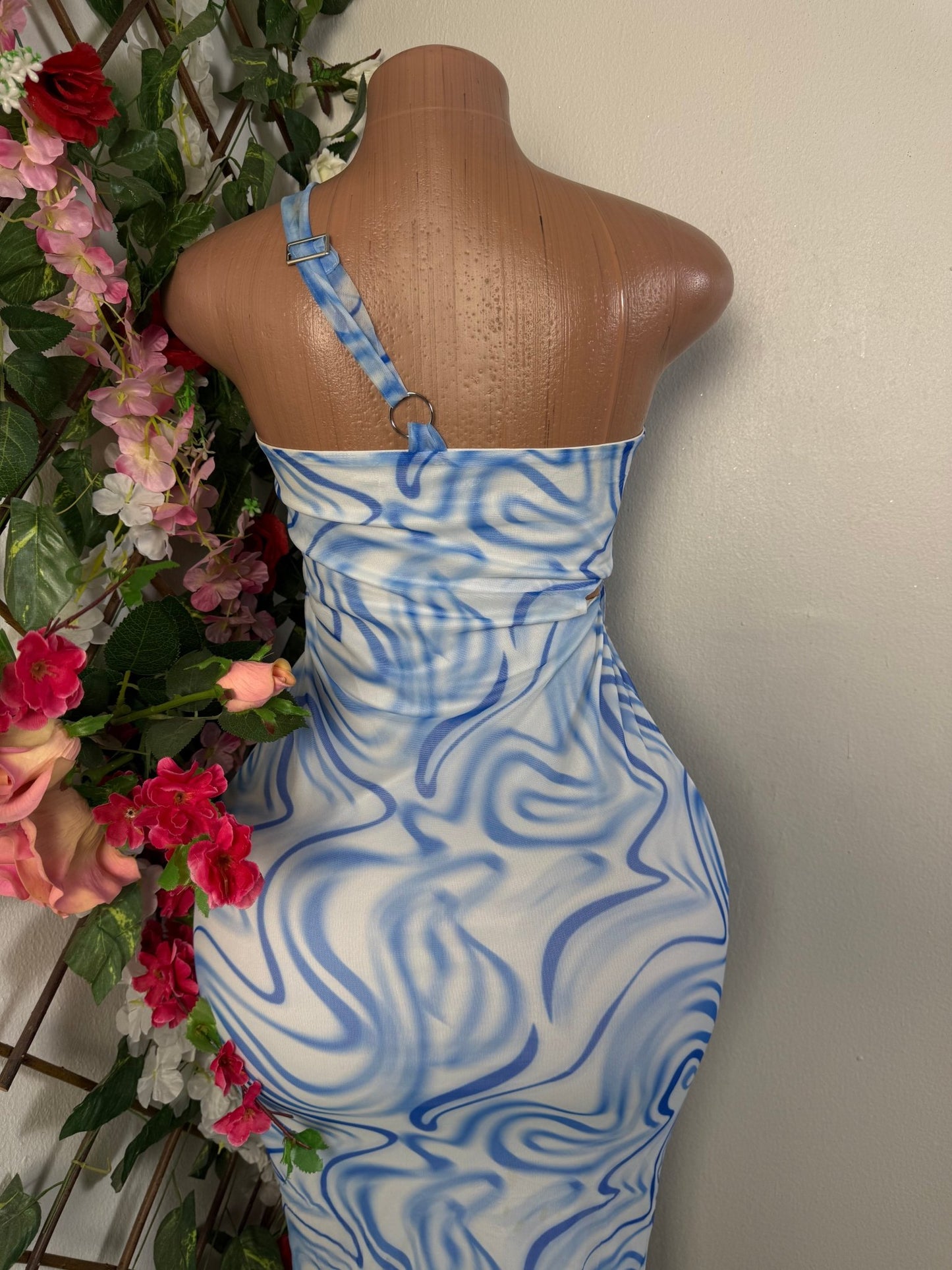 Robe moulante à une bretelle  - Perluna Store - kinshasa