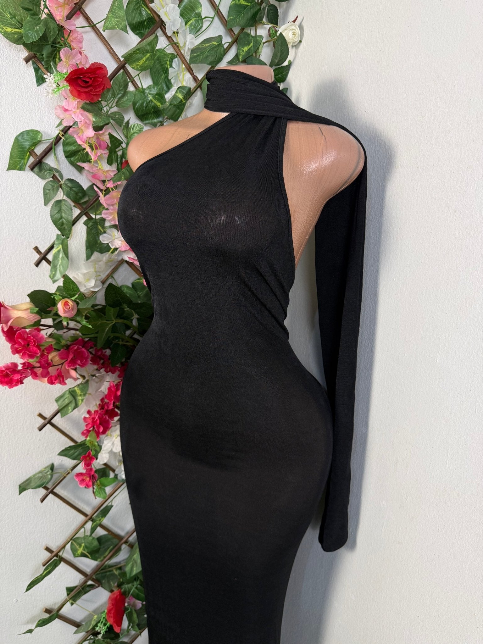 Robe moulante à une épaule écharpe - Perluna Store - kinshasa