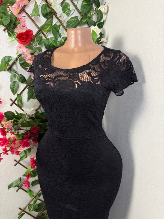 Robe moulante avec dentelle - Perluna Store - kinshasa