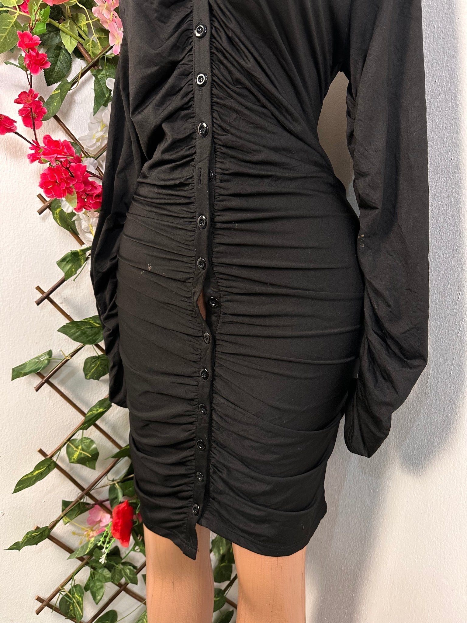 Robe moulante avec fermeture à bouton manche longue colle chemise - Perluna Store - kinshasa