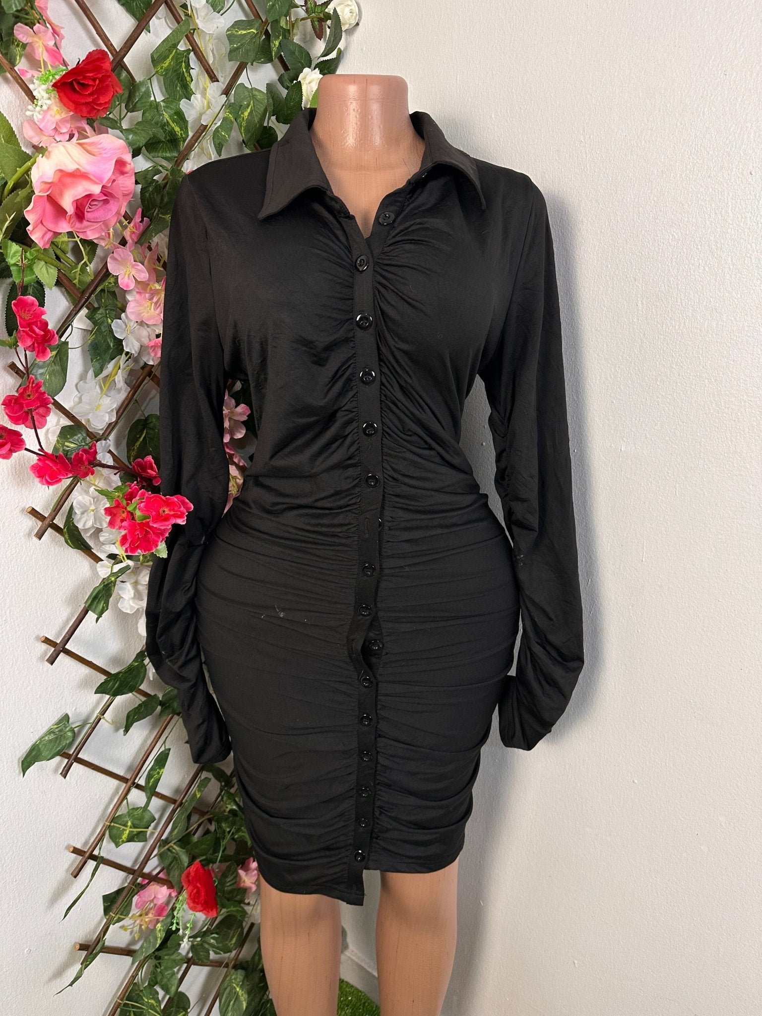 Robe moulante avec fermeture à bouton manche longue colle chemise - Perluna Store - kinshasa