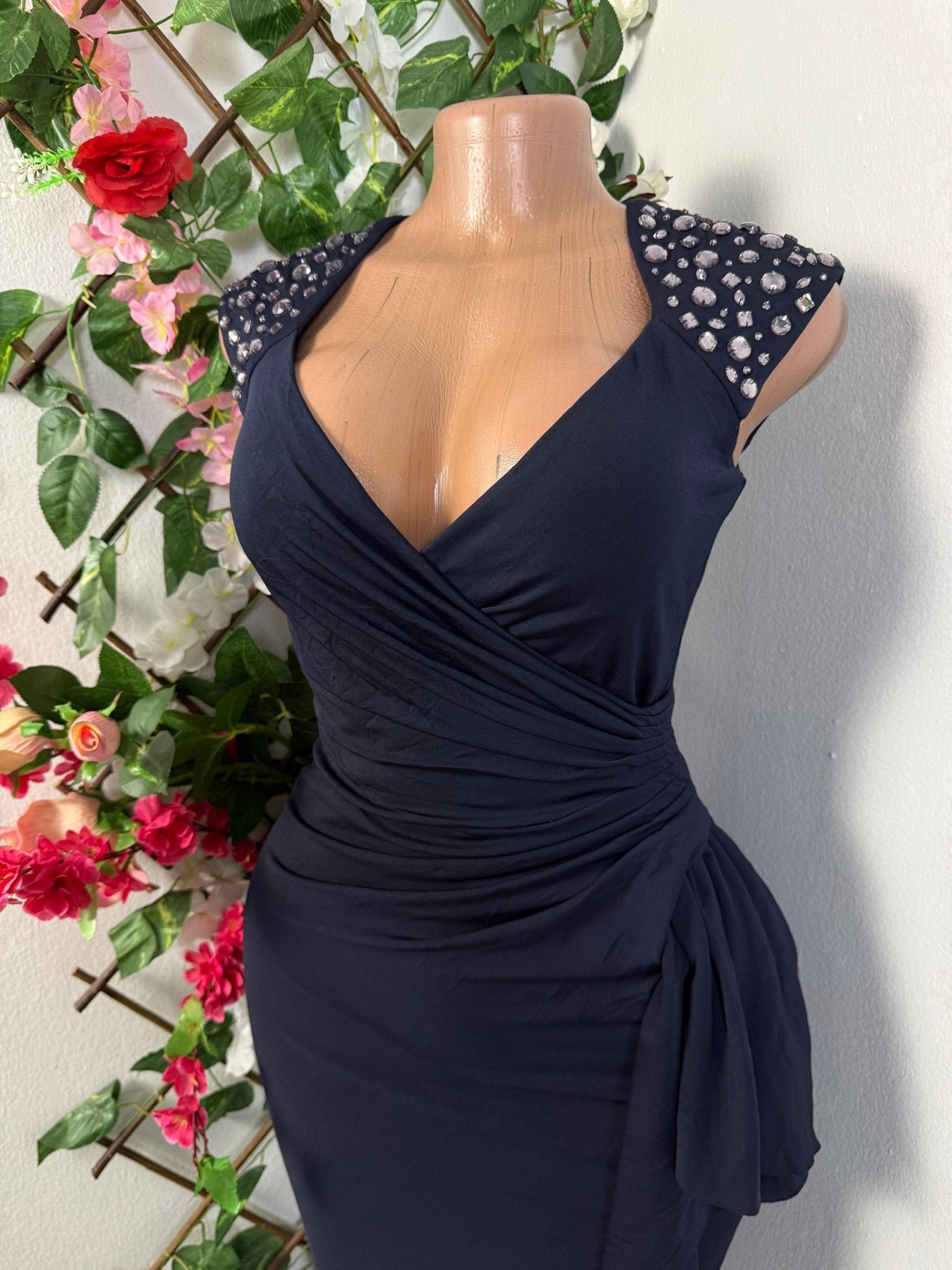Robe moulante colle en pentagone  - Perluna Store - kinshasa