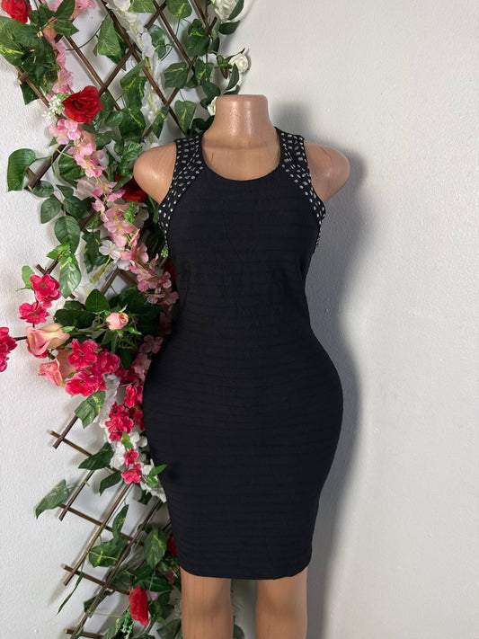 Robe moulante colle rond sans manche - Perluna Store - kinshasa