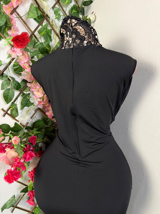 Robe moulante courte a colle montant - Perluna Store - kinshasa