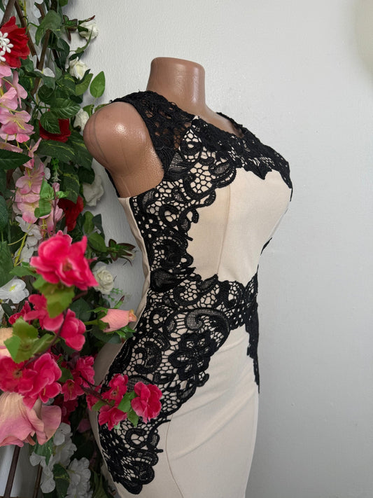 Robe moulante courte avec dentelle - Perluna Store - kinshasa