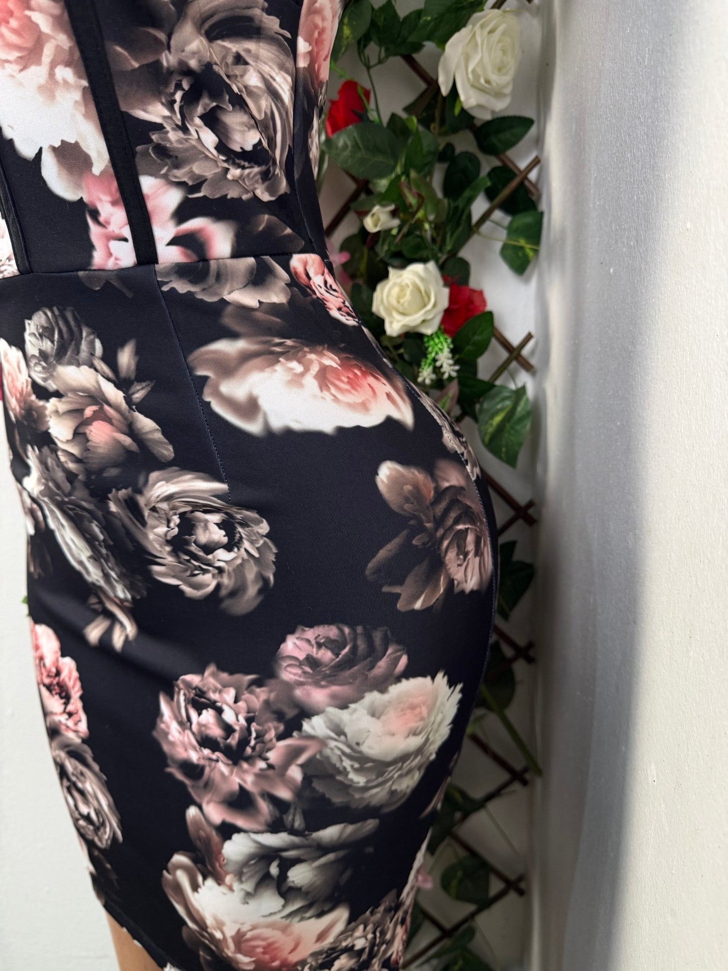 Robe moulante courte imprimé floral - Perluna Store - kinshasa