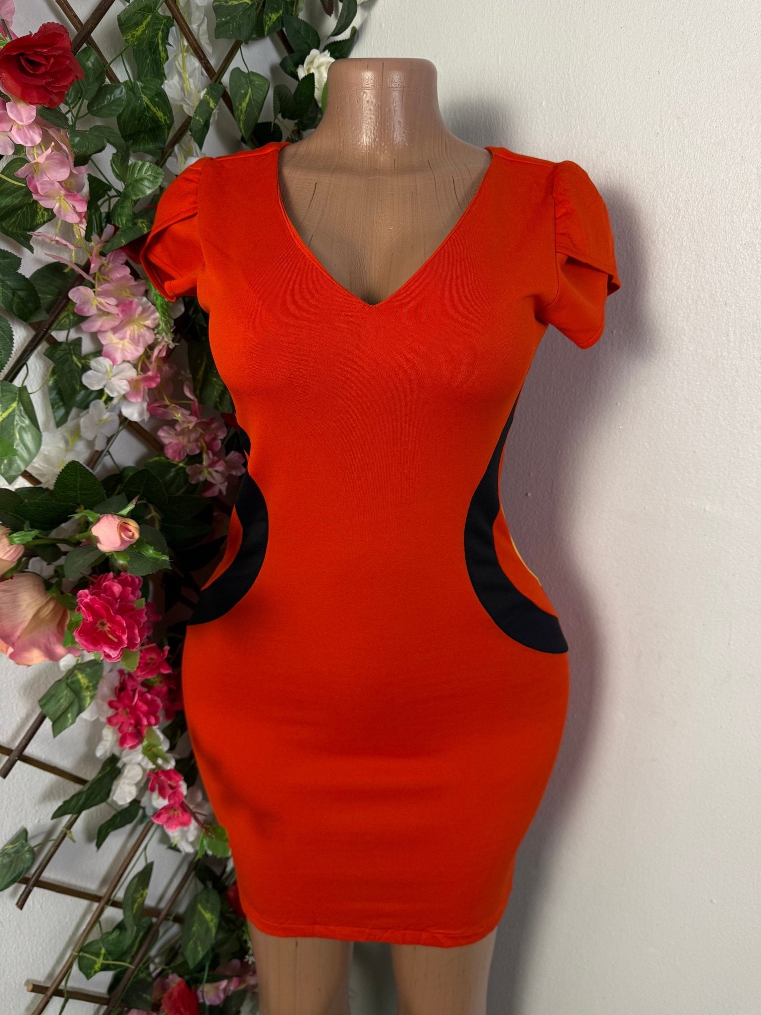 Robe moulante courte manche courte  - Perluna Store - kinshasa