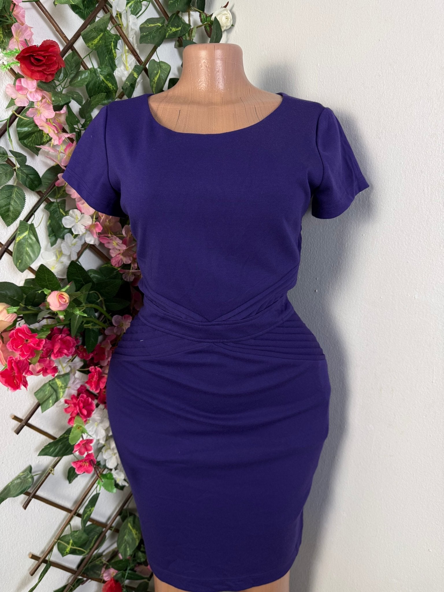 Robe moulante courte manche  - Perluna Store - kinshasa