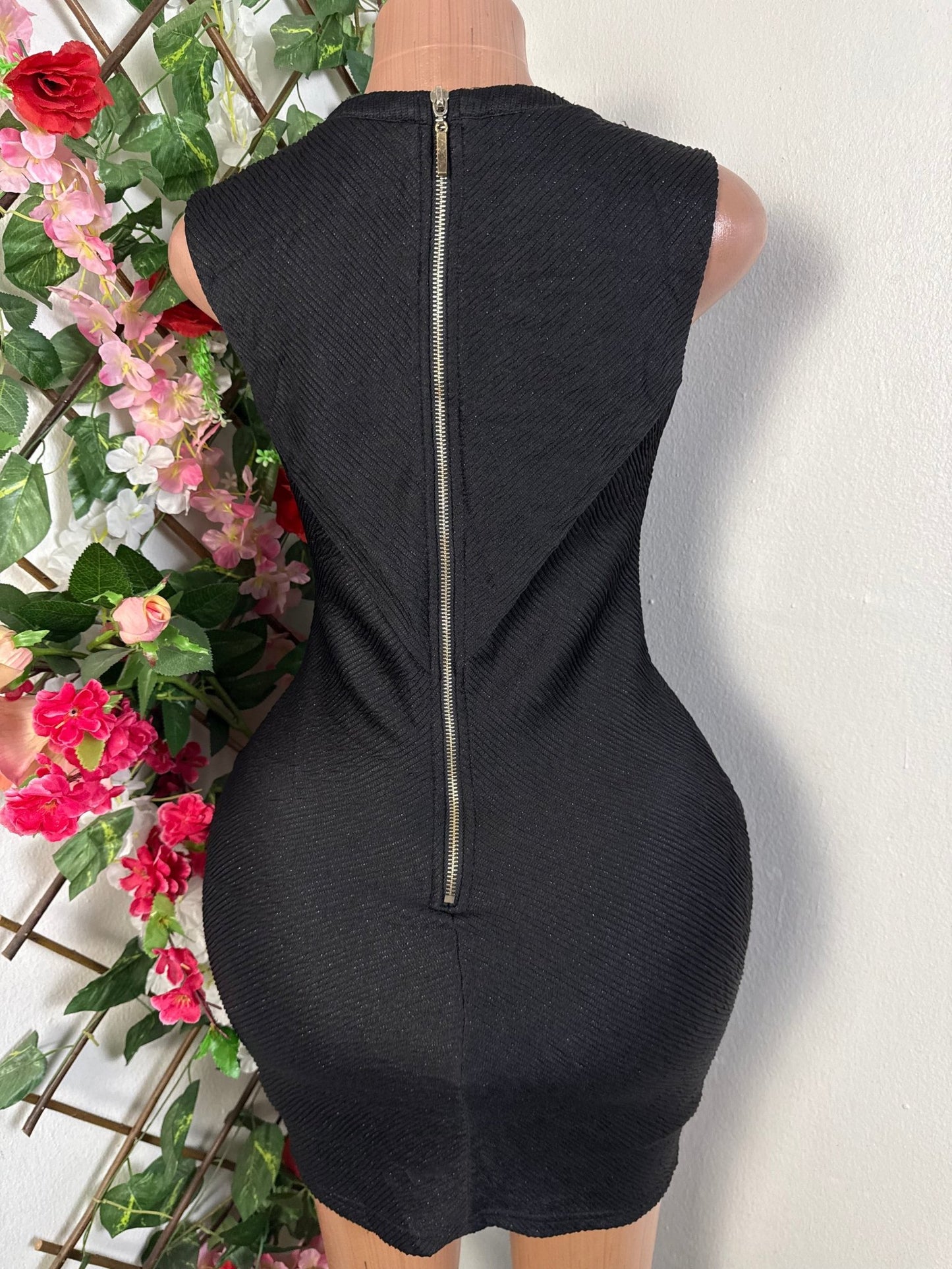 Robe moulante courte sans manche  - Perluna Store - kinshasa