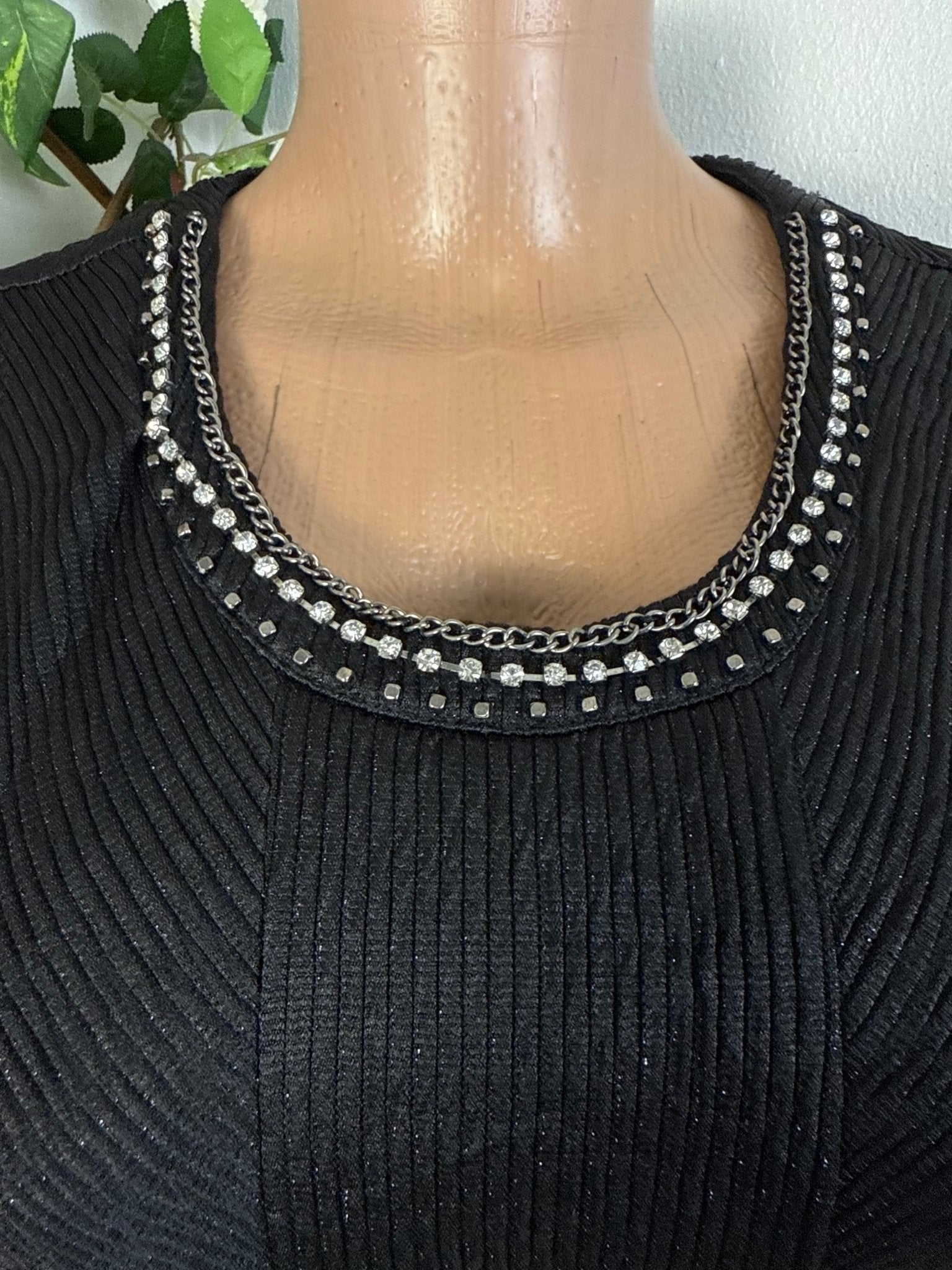 Robe moulante courte sans manche  - Perluna Store - kinshasa