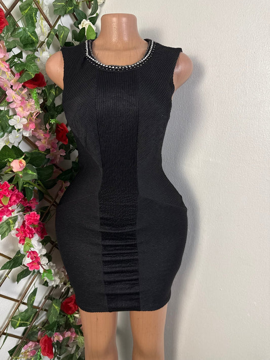 Robe moulante courte sans manche  - Perluna Store - kinshasa