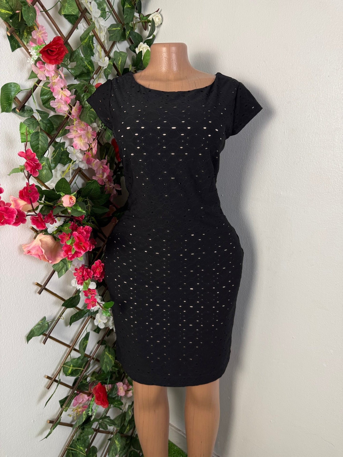 Robe moulante courte sans manche - Perluna Store - kinshasa