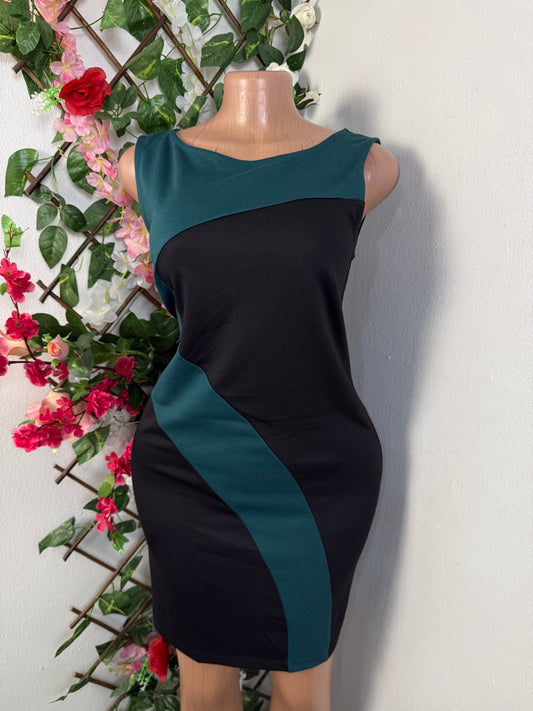 Robe moulante courte sans manche - Perluna Store - kinshasa