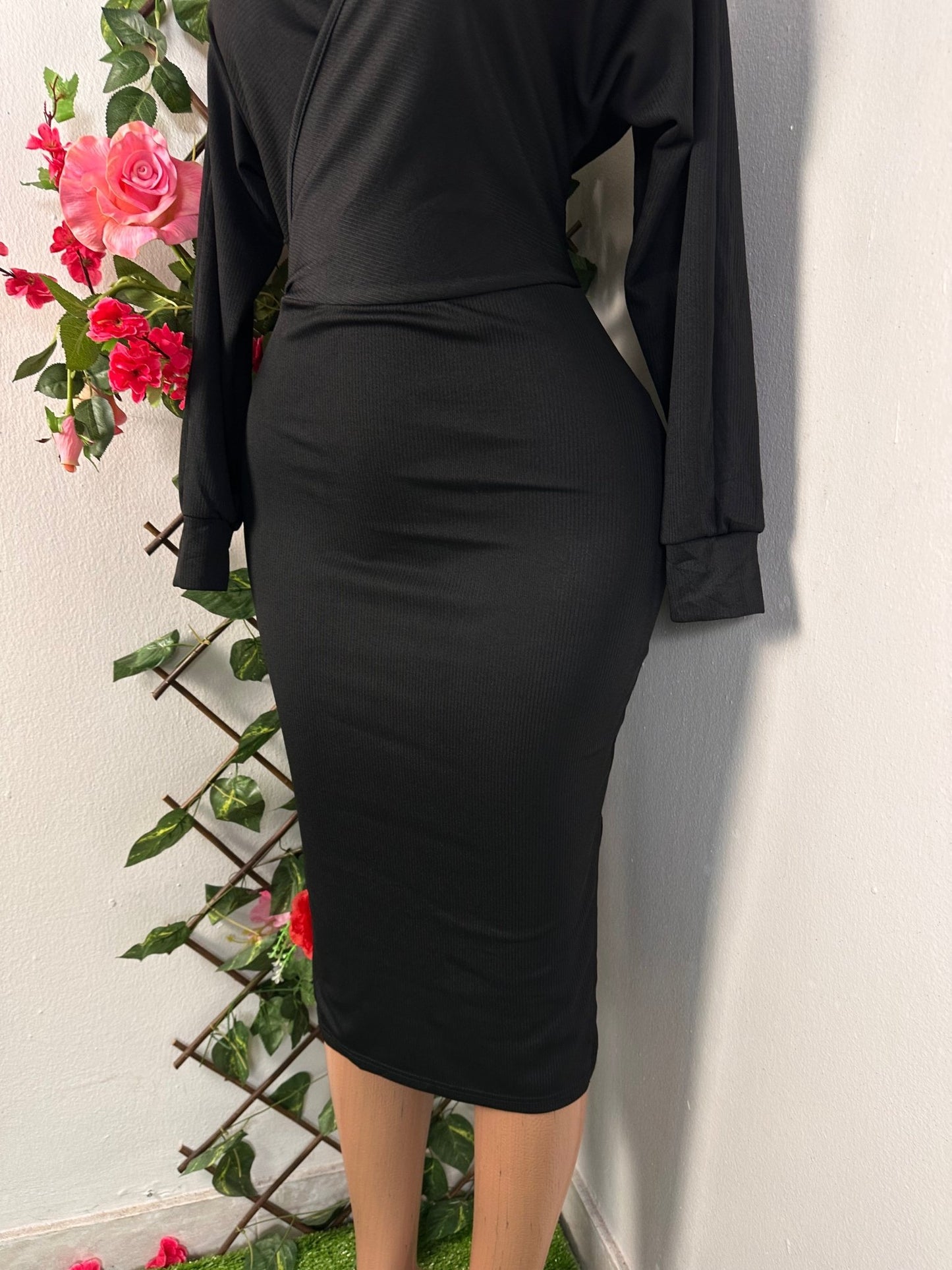Robe moulante croisée mi longue à manches longue et décollecté v - Perluna Store - kinshasa