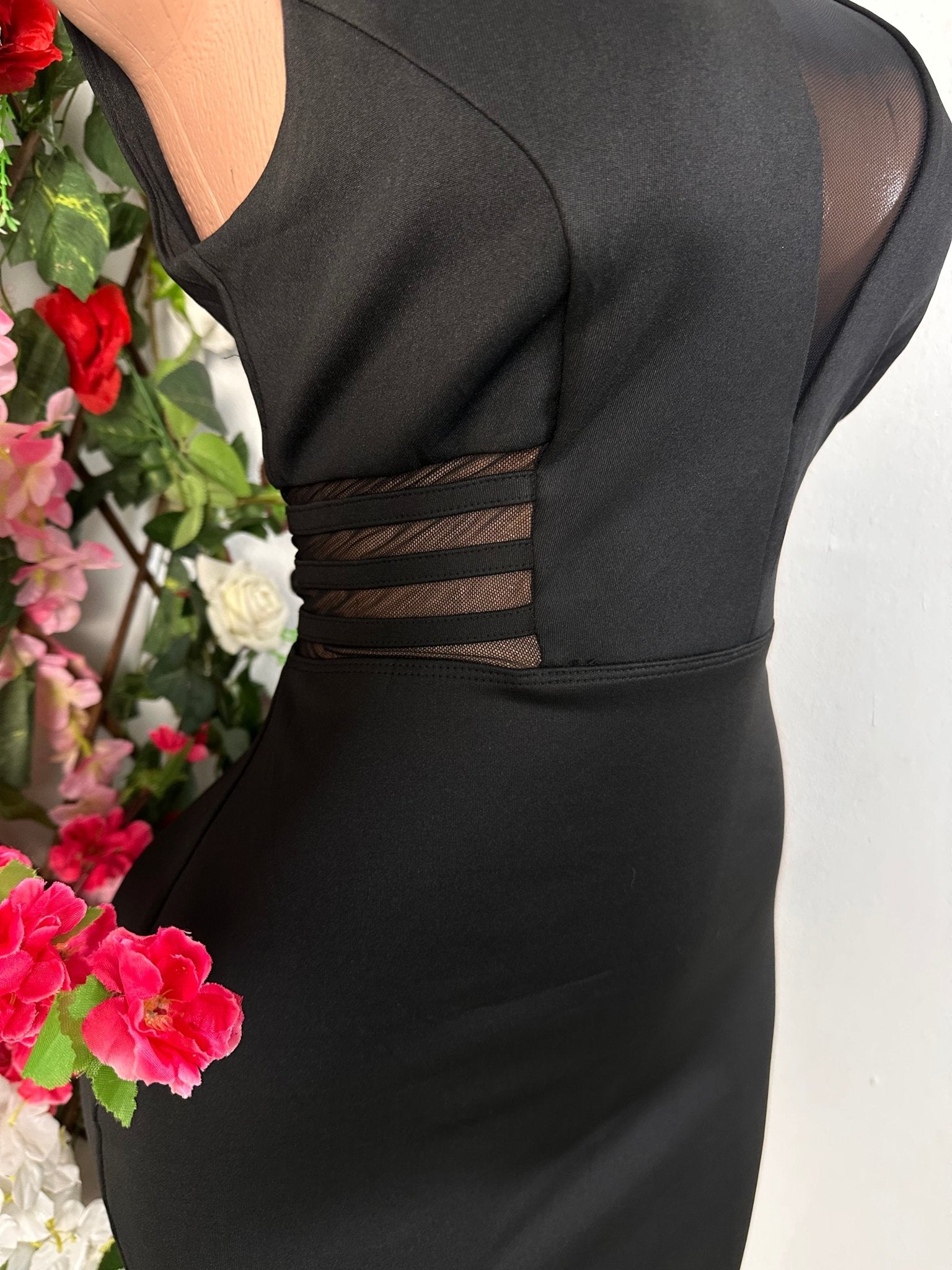 Robe moulante décollecté en V et côtelé voilé sans mache - Perluna Store - kinshasa