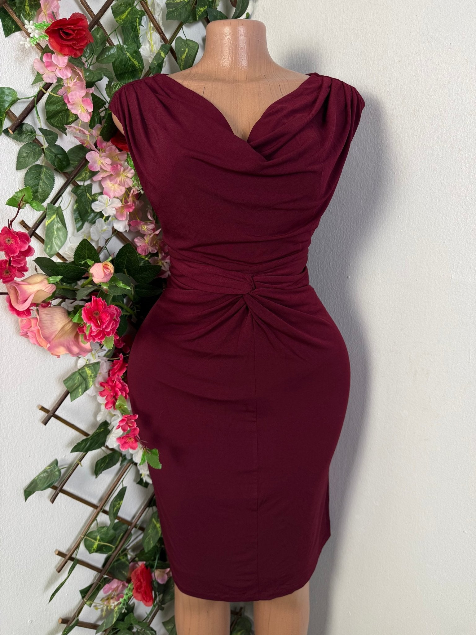 Robe moulante décolleté drapé  - Perluna Store - kinshasa
