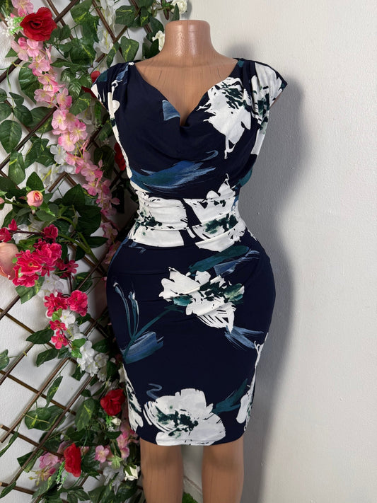 Robe moulante décolleté drapée - Perluna Store - kinshasa
